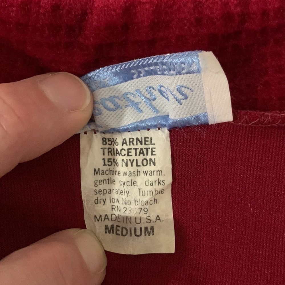 Vintage Heather Collection burgundy housecoat - Picture 14 of 14